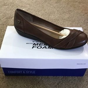 Life Stride Brown Flats